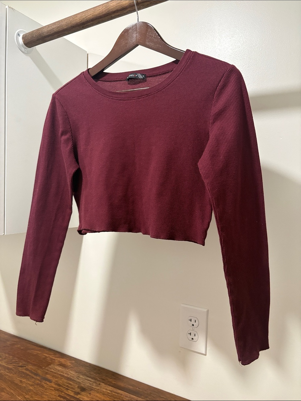 Women's (S) Maroon Long Sleeve Cropped Top